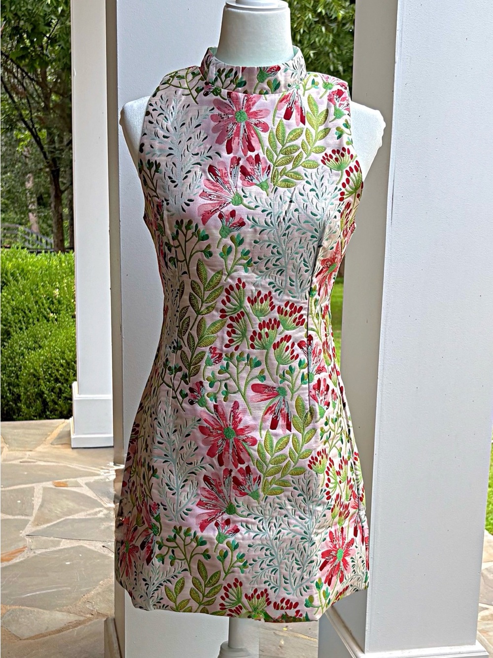Floral Sleeveless Sheath Dress in Ivory and Pink